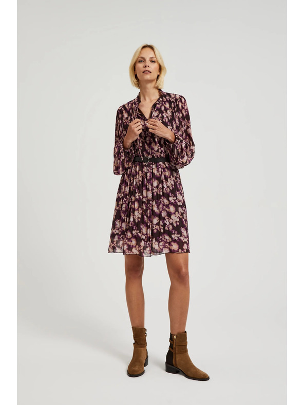 Moodo Plisirane haljine s pojasom smeđe Moodo