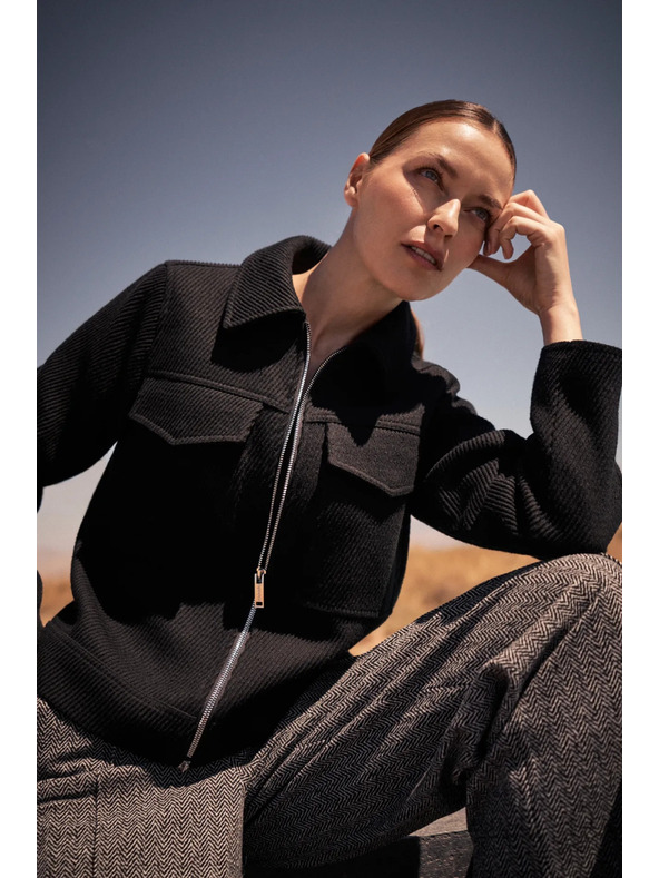 Moodo Crna jakna s velikim džepovima Moodo