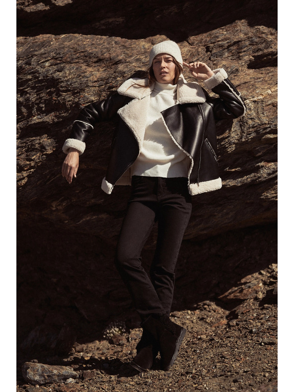 Moodo Crne traperice ravnih nogavica Moodo