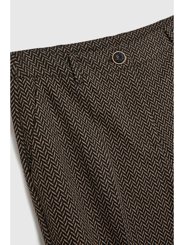 Moodo Cigareta hlače ukrašene metalnom niti crne Moodo