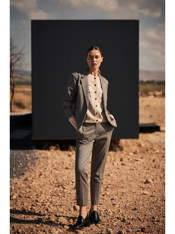 Moodo Elegantne bež hlače u pepito uzorku Moodo