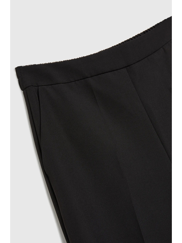 Moodo Svečane crne hlače s naborima Moodo