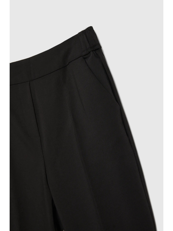 Moodo Elegantne crne hlače s naborima Moodo