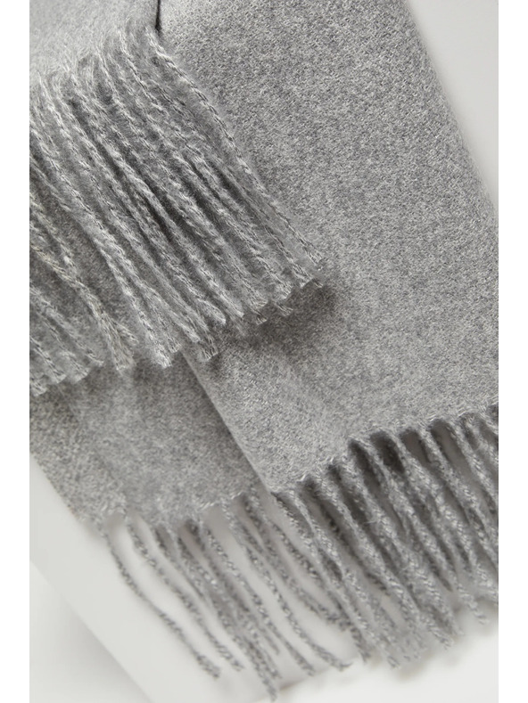 Moodo Glatki svijetlosivi šal s resicama Moodo