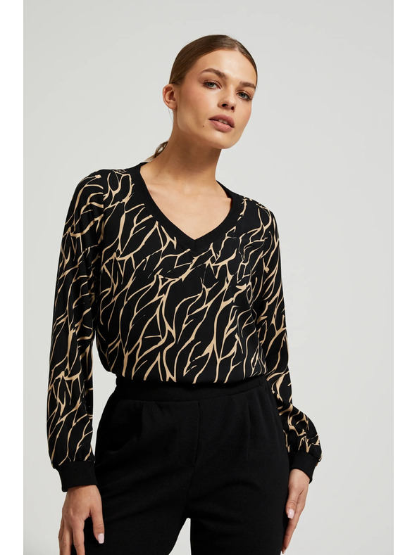 Moodo Viskozna crna košulja s V-izrezom Moodo