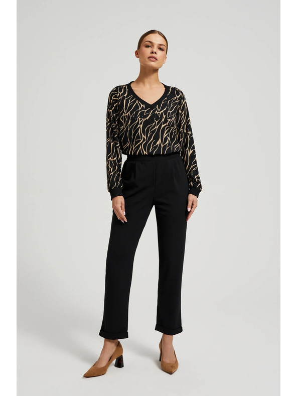 Moodo Viskozna crna košulja s V-izrezom Moodo