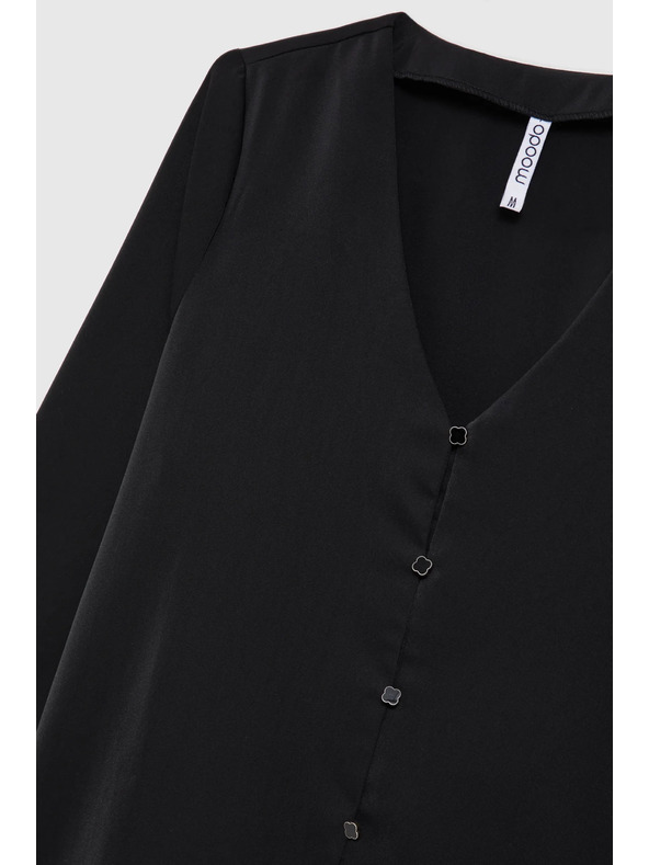 Moodo Glatka crna košulja s dekorativnim gumbima Moodo