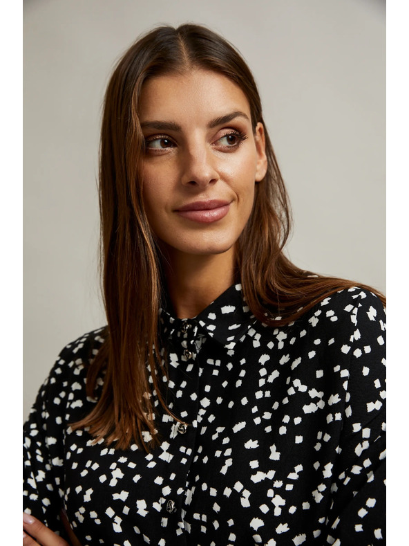 Moodo Crna košulja s uzorkom i ovratnikom Moodo