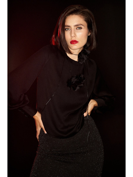 Moodo Elegantna crna košulja s naboranim rukavima Moodo