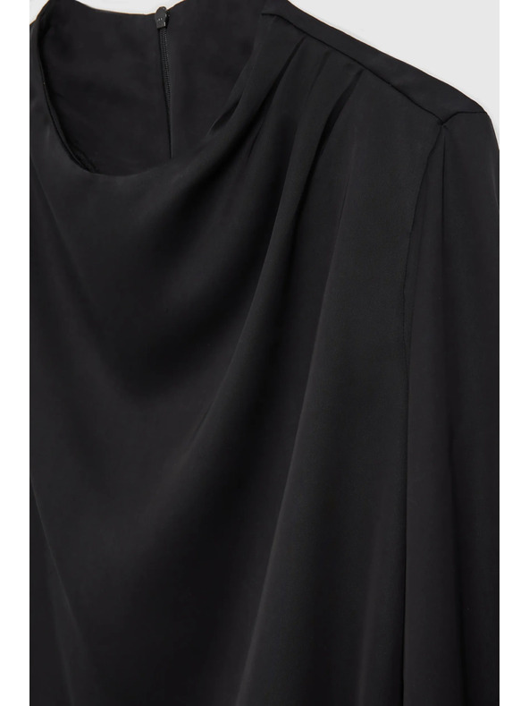 Moodo Elegantna crna košulja s naboranim rukavima Moodo