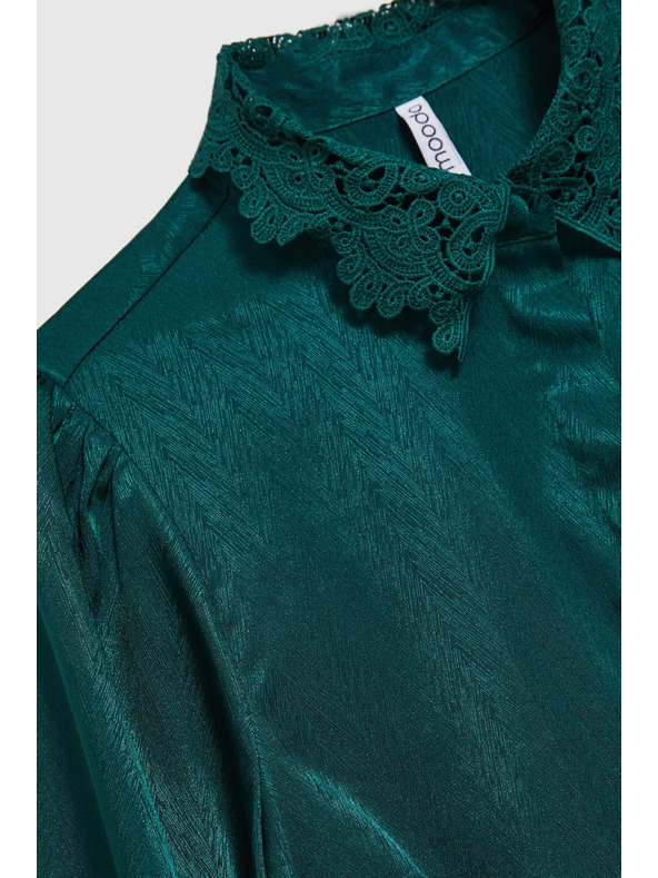 Moodo Zelena košulja s čipkom na manžetama i ovršku Moodo