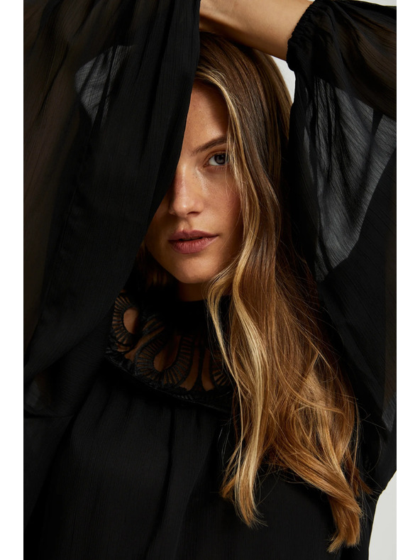 Moodo Crna košulja s dekorativnim izrezom Moodo