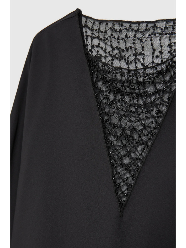 Moodo Crna bluza s ručno prišivenim perlicama na izrezu Moodo