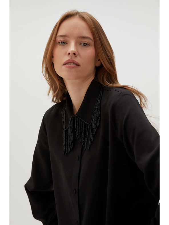 Moodo Crna bluza s ručno prišivenim perlicama Moodo