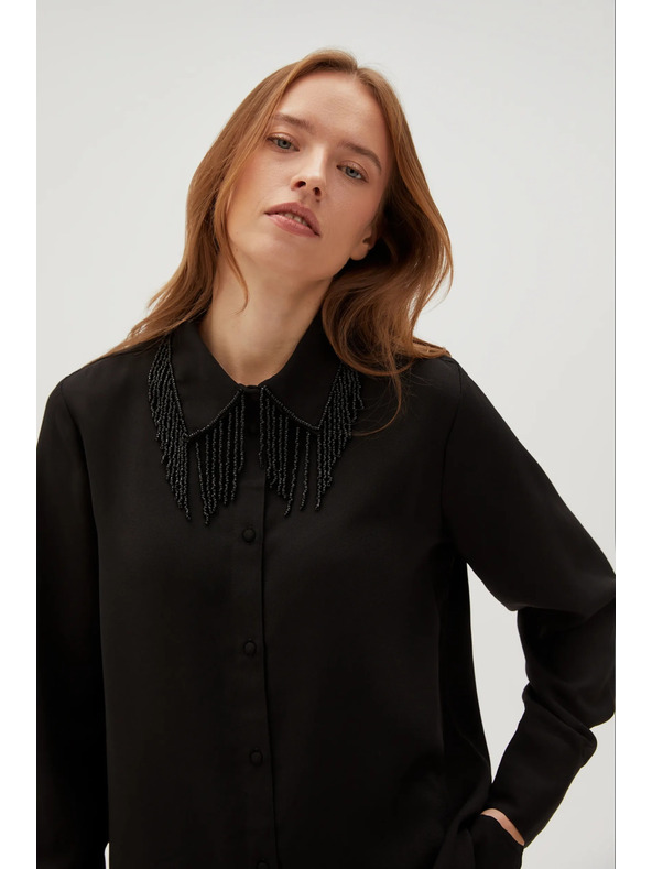 Moodo Crna bluza s ručno prišivenim perlicama Moodo