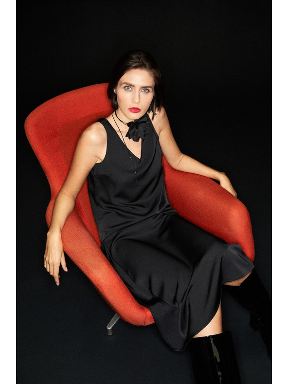 Moodo Glatka košulja s V-izrezom crna Moodo