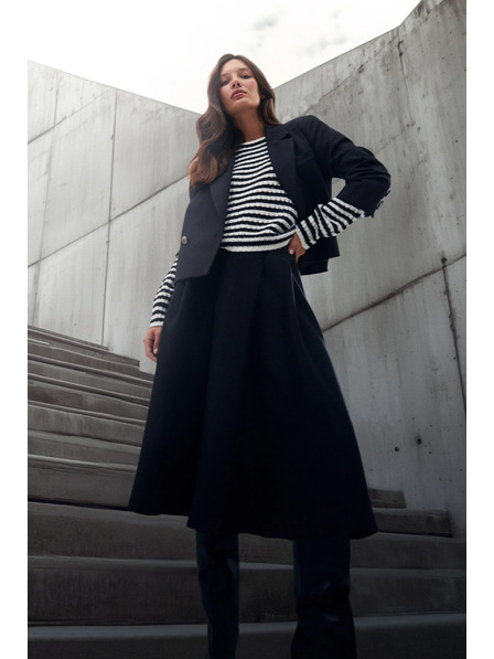 Moodo Proširena suknja crna Moodo