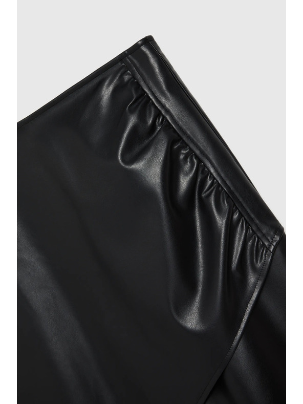 Moodo Uska suknja od ekokože crna Moodo