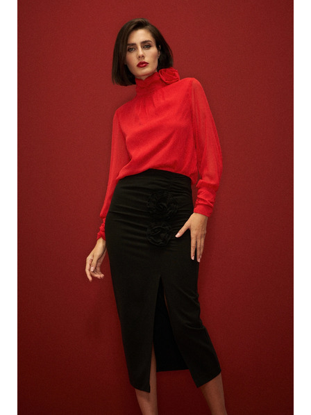 Moodo Crna suknja s dekorativnom ružom i prorezom Moodo