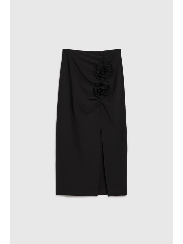 Moodo Crna suknja s dekorativnom ružom i prorezom Moodo
