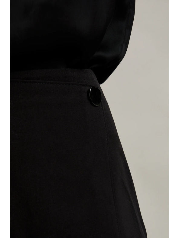 Moodo Uska suknja s dekorativnim gumbom crna Moodo