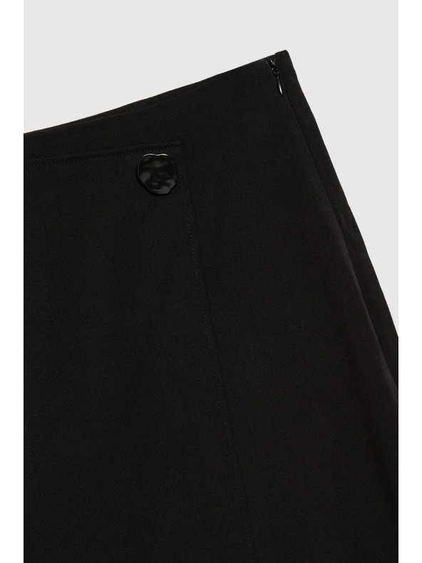 Moodo Uska suknja s dekorativnim gumbom crna Moodo
