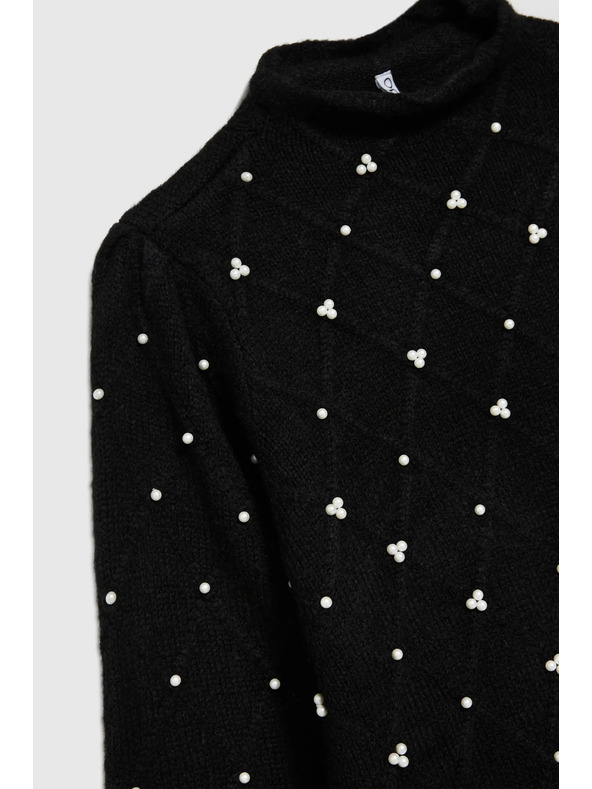 Moodo Crni džemper ukrašen perlicama Moodo