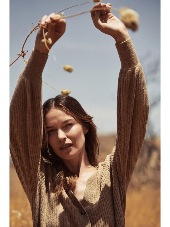 Moodo Bež kardigan s gumbima i napuhnutim rukavima Moodo