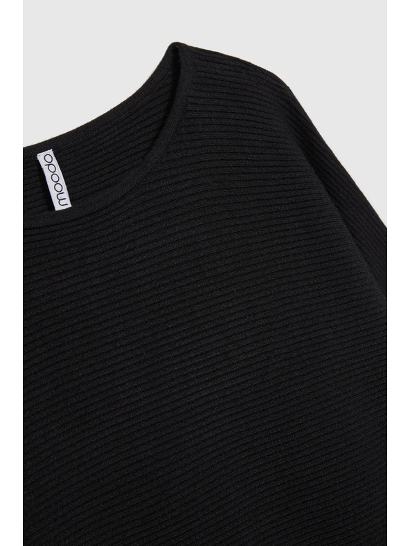 Moodo Crni džemper- šišmiš kroj Moodo