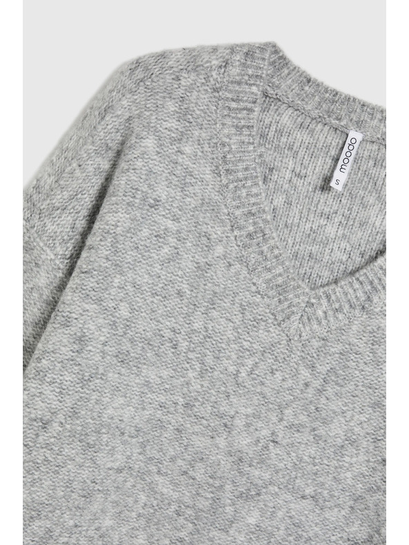 Moodo Glatki džemper s V-izrezom i rebrima sive boje Moodo