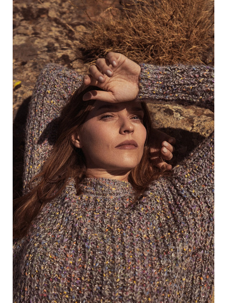 Moodo Džemper ukrašen šarenom niti sive boje Moodo