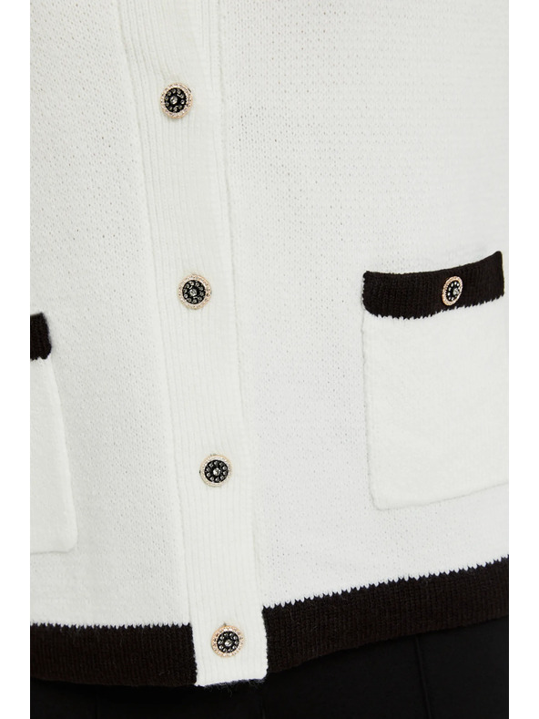 Moodo Rastezljivi džemper s ukrasnim gumbima bijeli Moodo