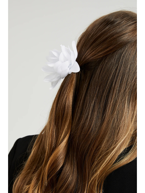 Moodo Broš s materijalnim cvijetom bijela Moodo