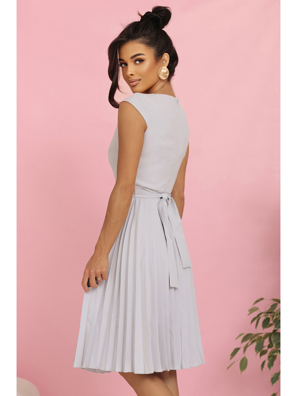 numoco LILA Naborane haljine s kratkim rukavom i pojasom - sive