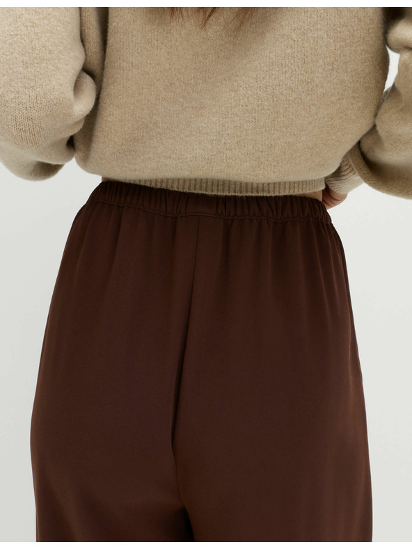 Marks & Spencer Krep hlače s širokim nogavicama i elastičnim pojasom Marks & Spencer smeđa