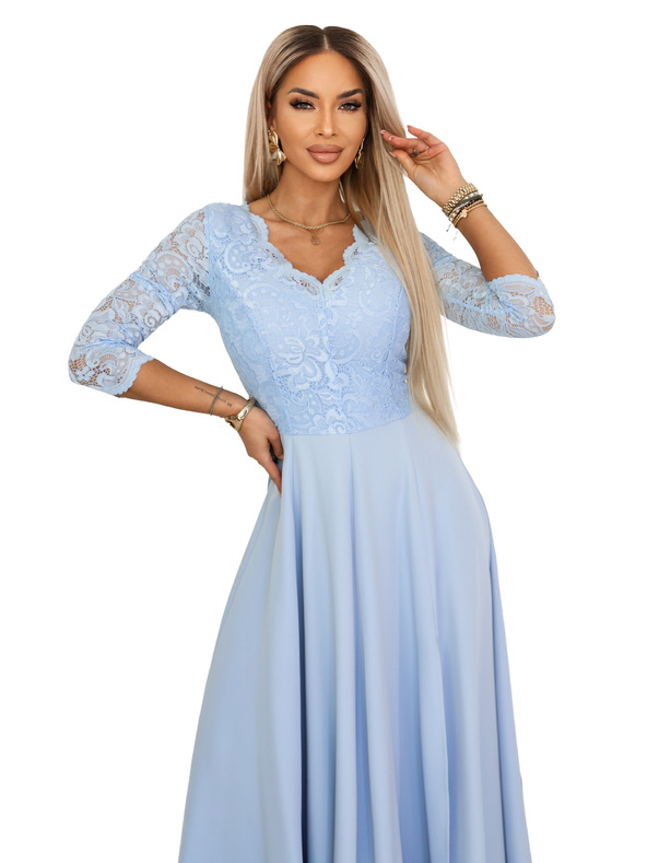 numoco AMBER Elegantna dugačka čipkasta haljina s izrezom - svijetlo plava