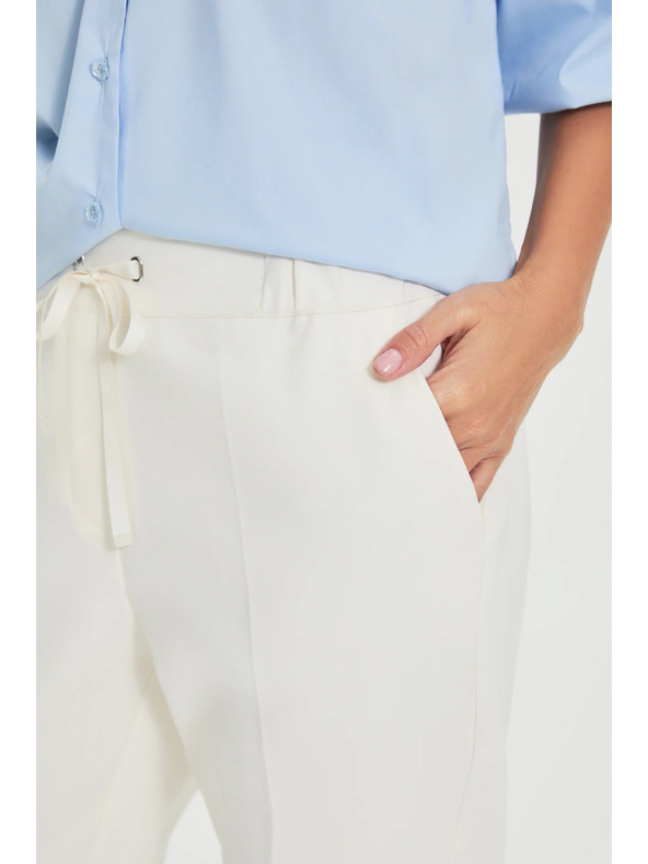 Moodo Hlače sa pregibima bijele Moodo