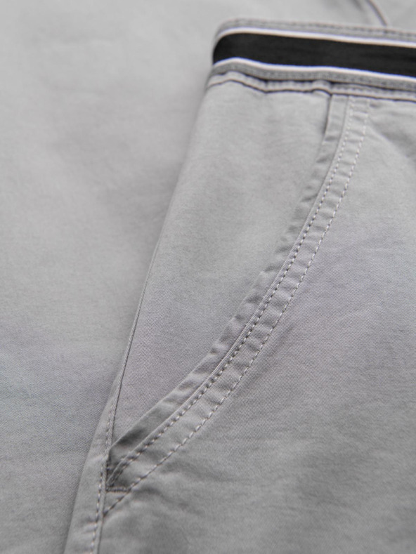 Ombre Clothing Svijetlo sive muške chino hlače s ukrasnim remenom Ombre Clothing