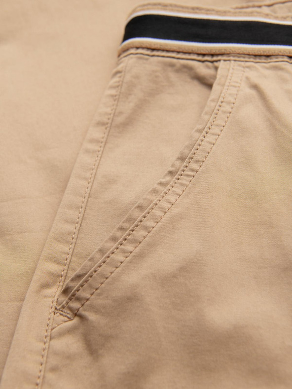 Ombre Clothing Bež muške chino hlače s ukrasnim remenom Ombre Clothing