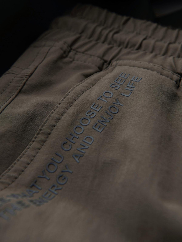 Ombre Clothing Muške jogger hlače s džepovima i printom u tamno maslinastoj Ombre odjeći