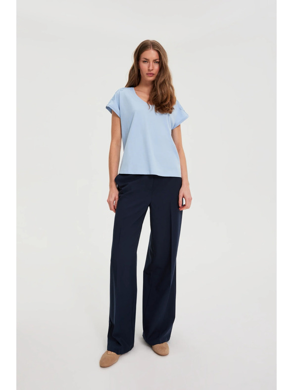 Moodo Bluza s čipkom na rukavima svetlo plava Moodo