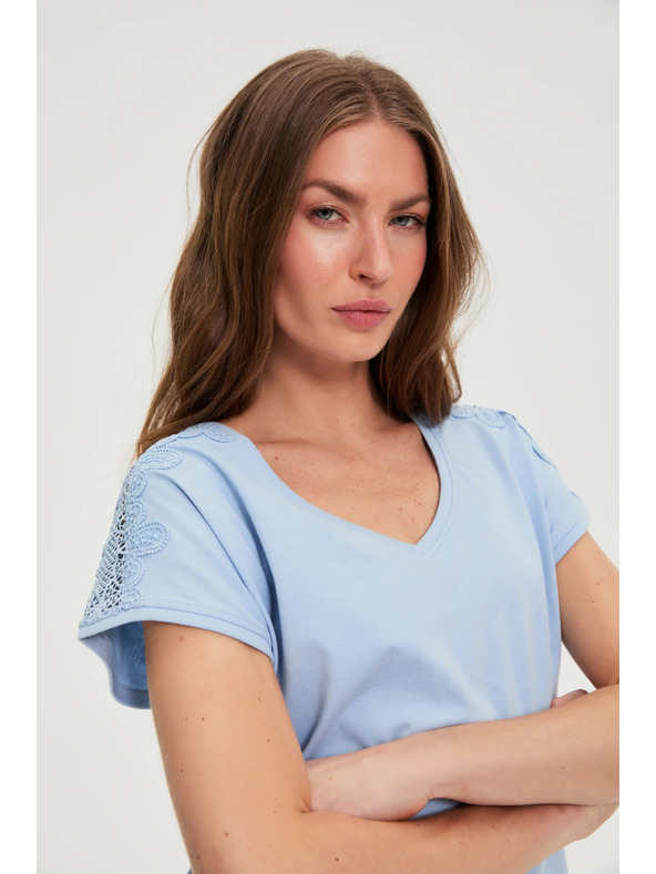 Moodo Bluza s čipkom na rukavima svetlo plava Moodo