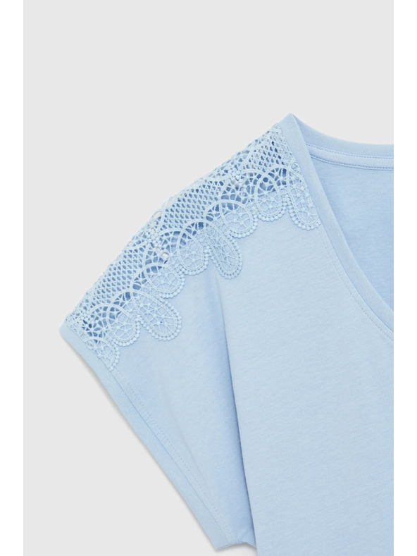 Moodo Bluza s čipkom na rukavima svetlo plava Moodo