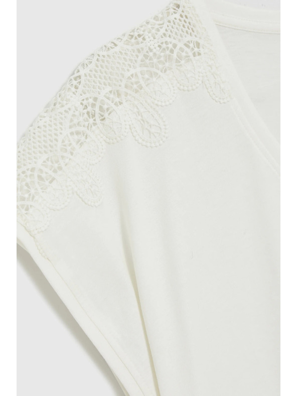 Moodo Bluza s čipkom na rukavima bijela Moodo