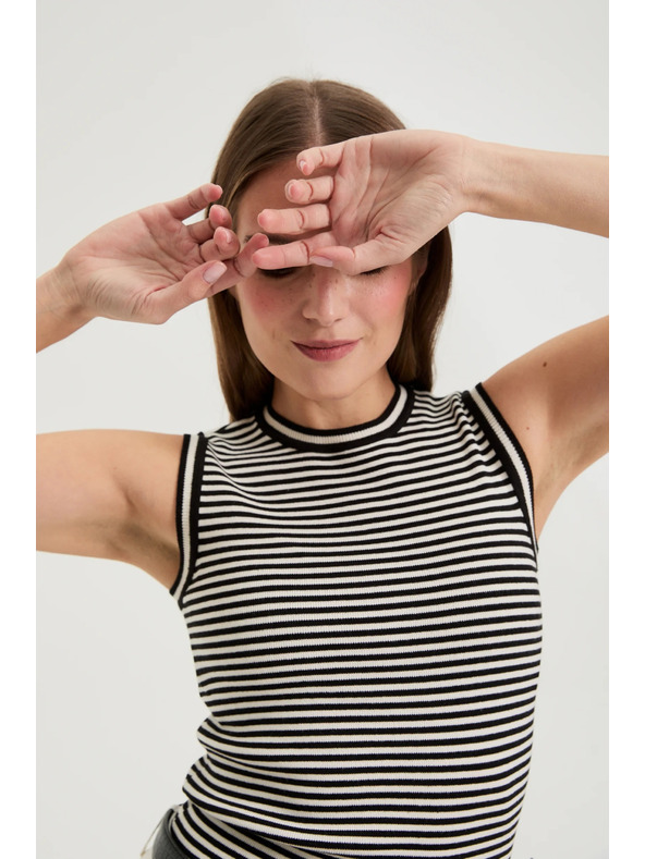 Moodo Top u prugama crno-bijeli Moodo