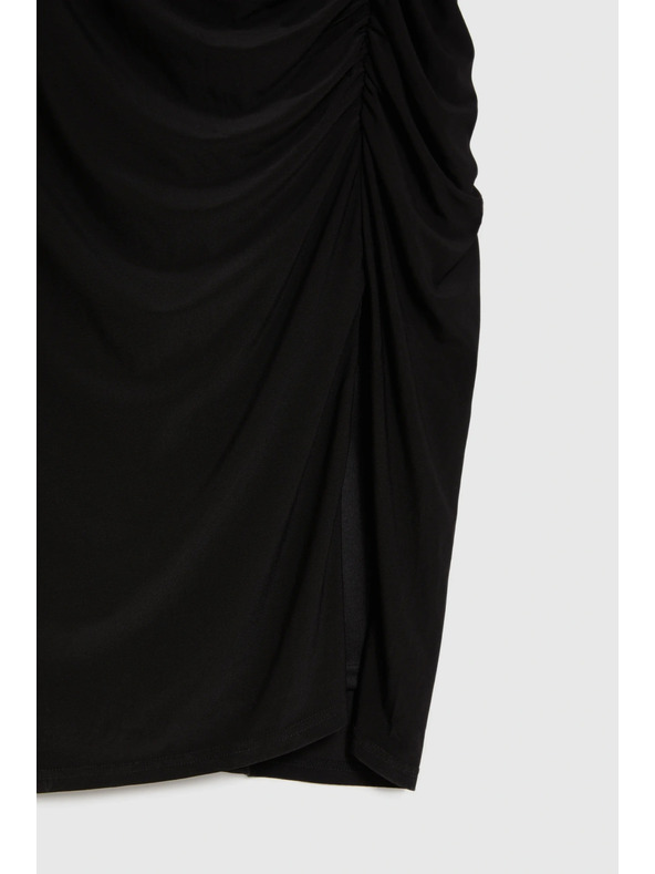 Moodo Prilegajuća haljina s nabor crna Moodo