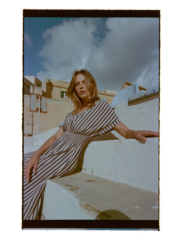 Moodo Haljina od viskoze u prugama tamno plava Moodo