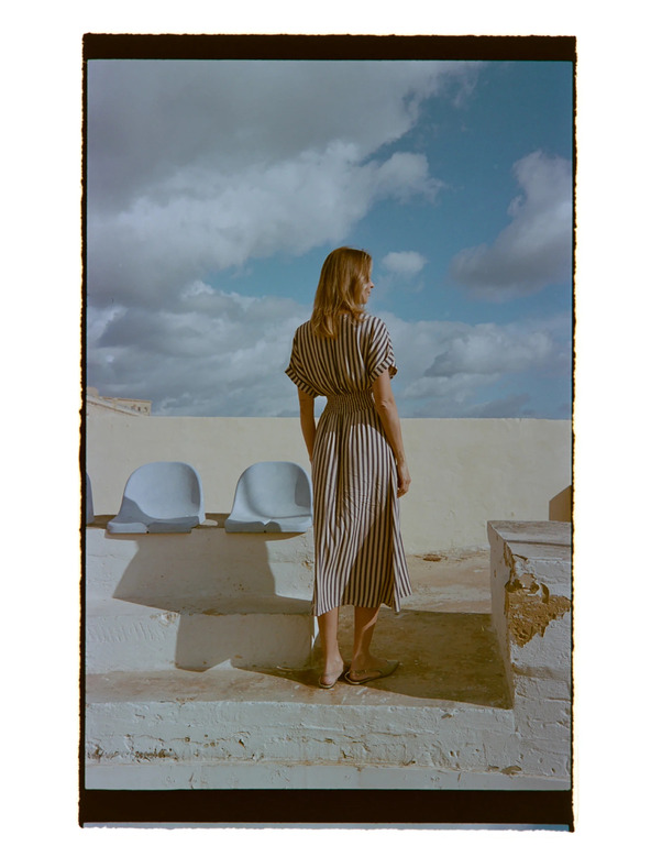 Moodo Haljina od viskoze u prugama tamno plava Moodo