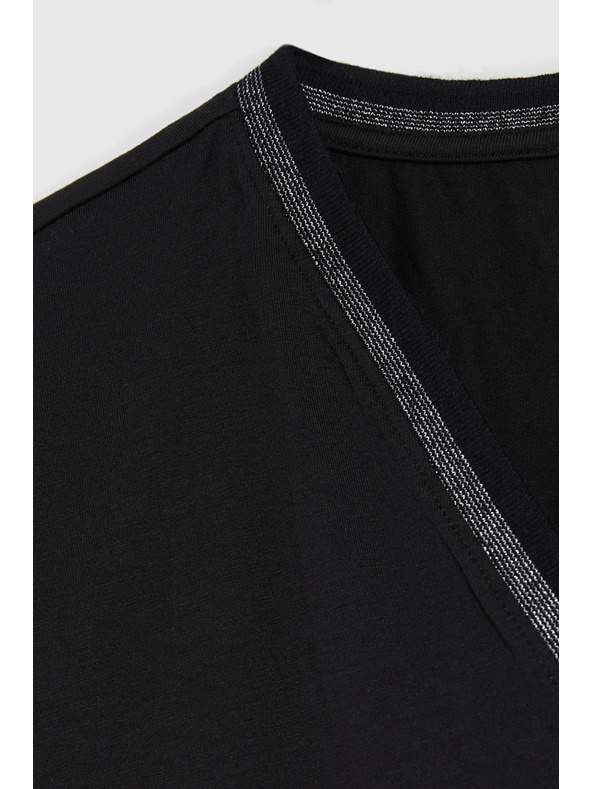 Moodo Pamučna majica s V izrezom crna Moodo