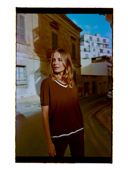 Moodo Bluza s izrezom smeđa Moodo